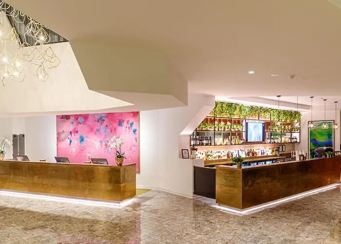 Eatons Hill Hotel