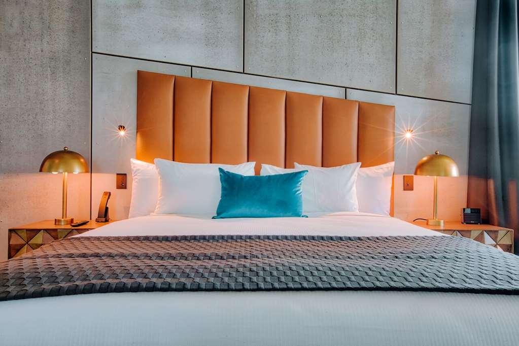 Eatons Hill 4* Brisbane
