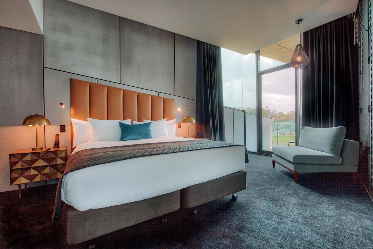 Eatons Hill 4*
